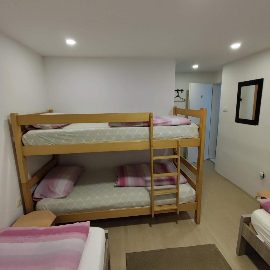 מוסטר Apartments And Rooms Lena מראה חיצוני תמונה